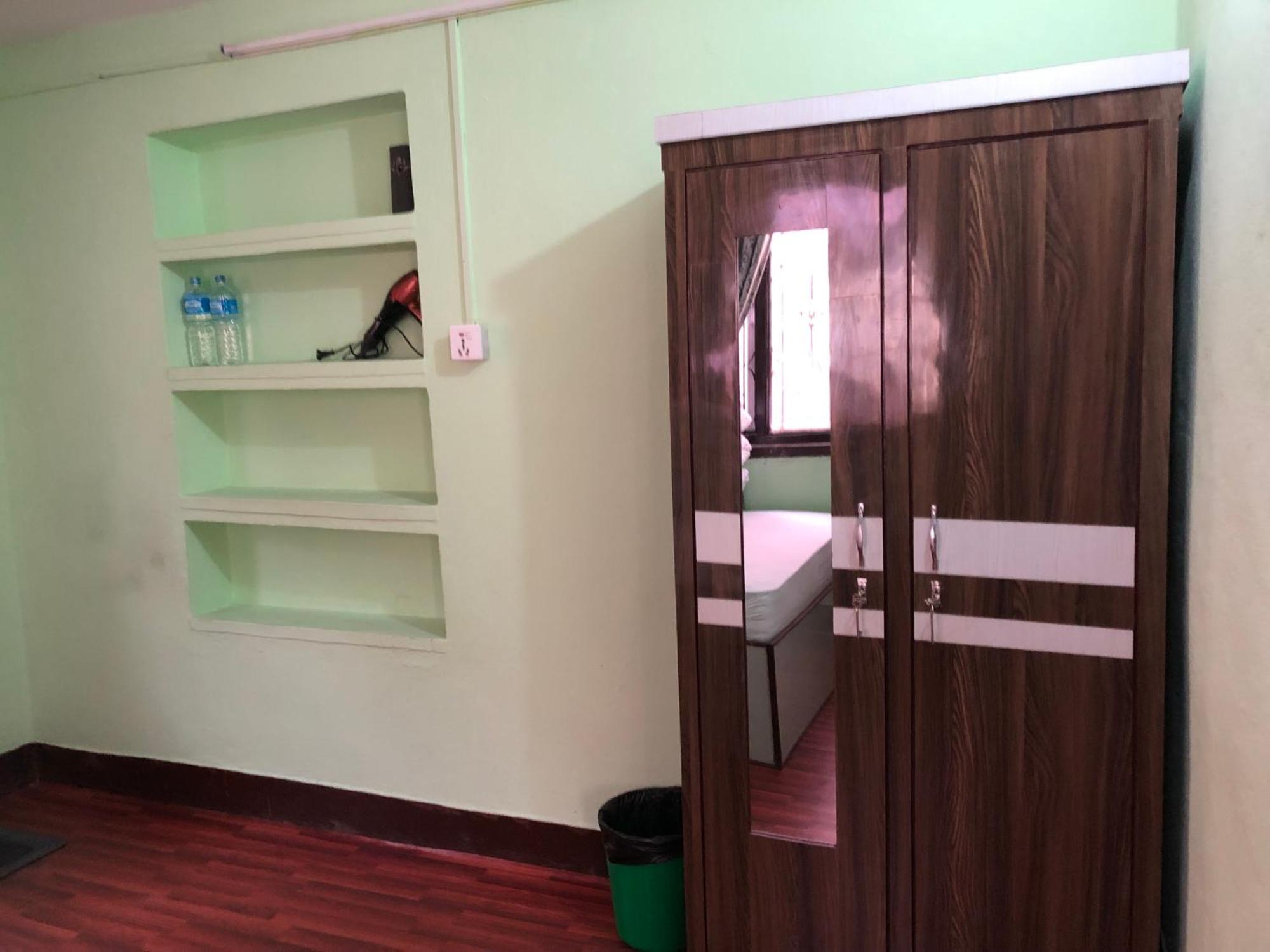 Wander Thirst Hostel Катманду Екстериор снимка